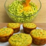 Basta ralar abobrinha e ovos: refeição leve e deliciosa