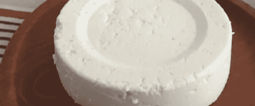 Prepare o melhor queijo caseiro apenas com 1 litro de leite, 1 pote de iogurte e meio limão - Receitas De Ouro