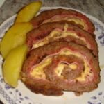 Rocambole de carne moída com queijo e presunto, perfeito demais e muito fácil - Receitas De Ouro