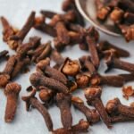 Comece a mastigar cravos-da-índia, como um médico me recomendou; serei eternamente grato a ele Imagem da página de origem