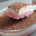 Sobremesa Cremosa de Três Camadas: Um Tesouro de Sabor e Praticidade 616500c8-0d1a-45dd-9ed5-5de83cc900a5