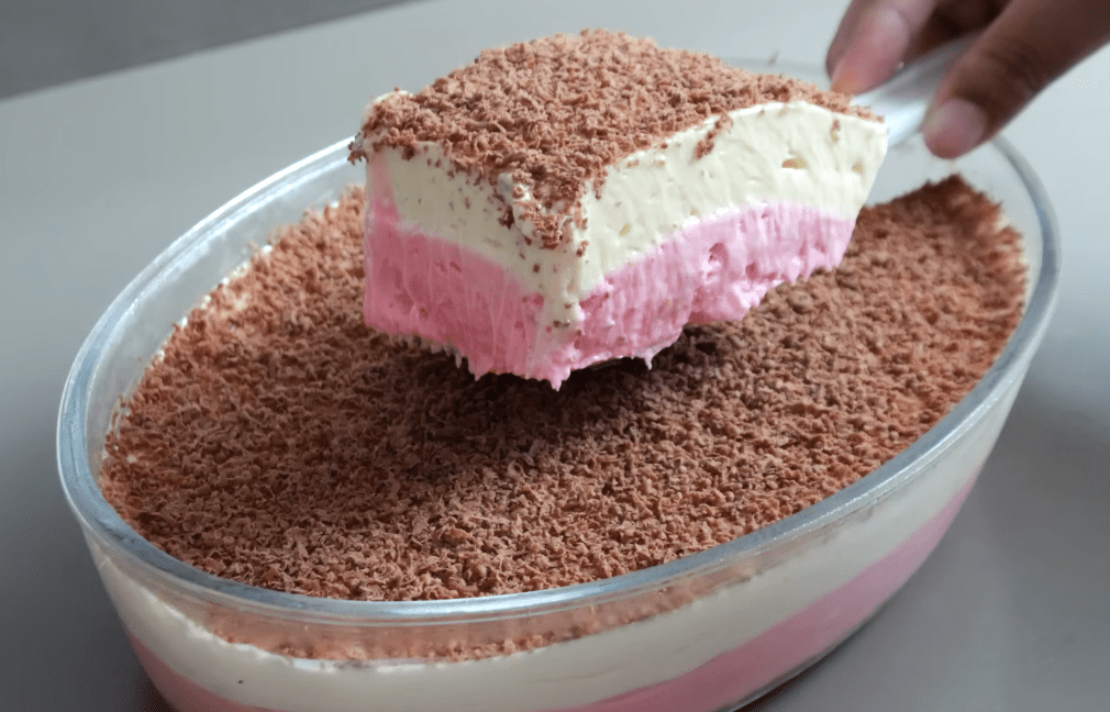 Sobremesa Cremosa de Três Camadas: Sabor e Simplicidade