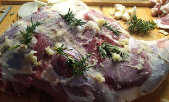 Pernil Perfeito: O Segredo do Tempero Inesquecível!