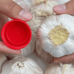 Descasque Alho em Segundos: Truques Inovadores na Cozinha ⏱️ c000c24a-e4b6-4426-a996-551705fdc85c