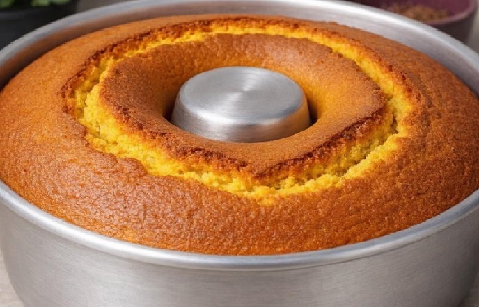 Bolo de Fubá: Receita Irresistível com Creme de Leite e Coco - Guia Receita