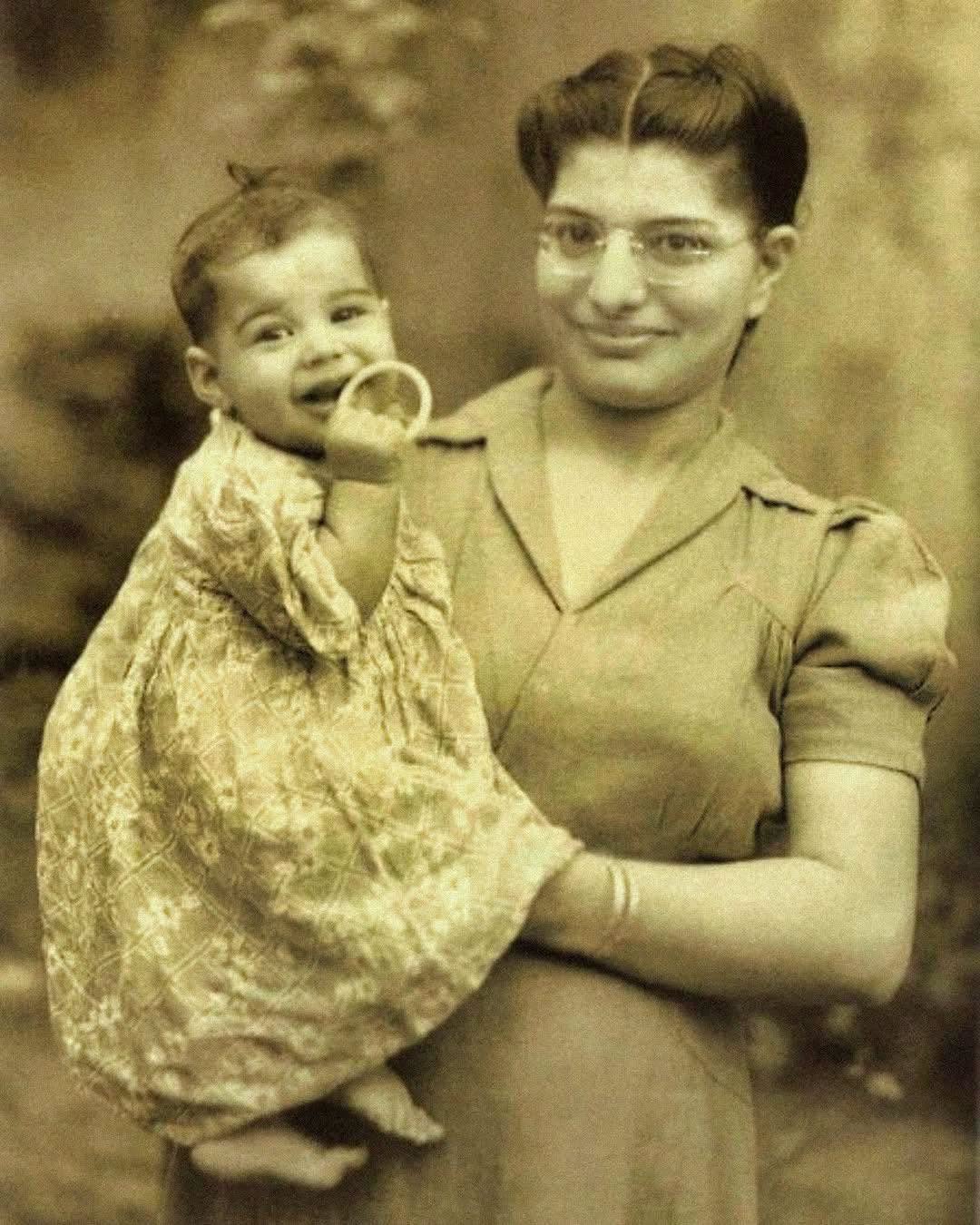 Descubra o ícone da música na foto de 1947!