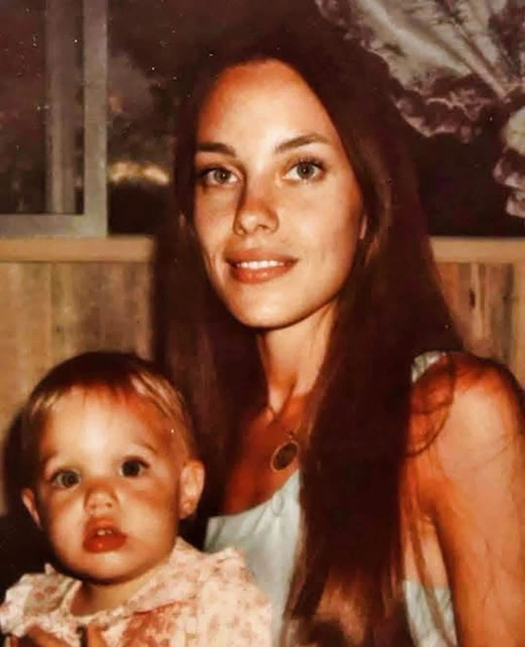 A foto do bebê de Hollywood que poucas pessoas reconhecem: desvende o mistério!
